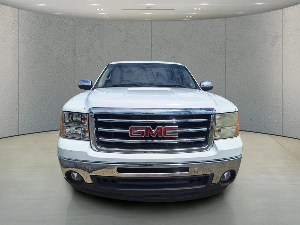 Used 2013 White GMC SLE image 8
