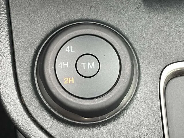 Used 2019 White Platinum Clearcoat Ford Lariat image 34