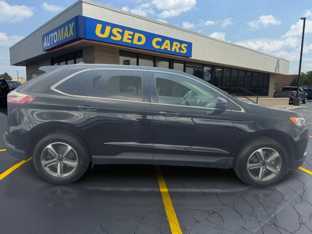 Used 2023 Black Metallic Ford SEL image 2