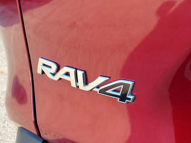 Used 2020 Red Toyota XLE image 6