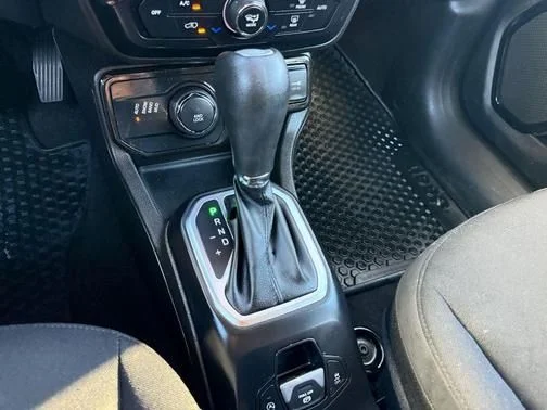 Used 2023 Gray Jeep Altitude image 16