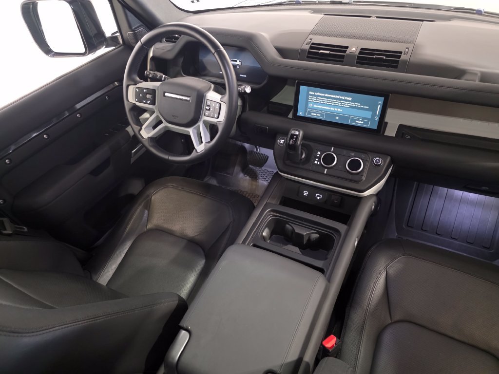 Used 2024 Santorini Black Metallic Land Rover X-Dynamic SE image 15