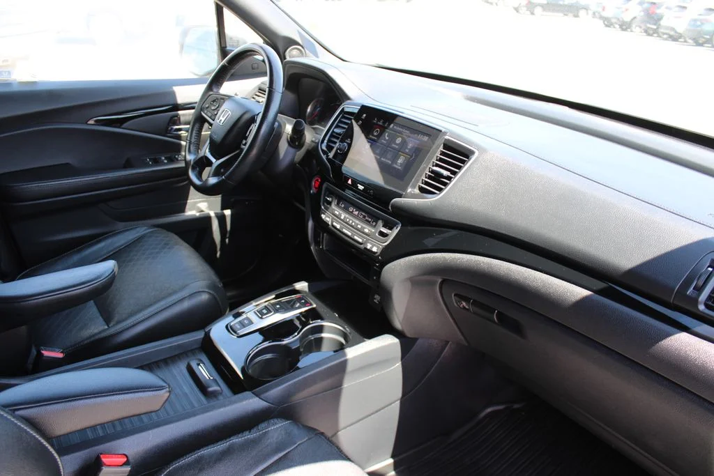 Used 2020 Lunar Silver Metallic Honda Touring image 18