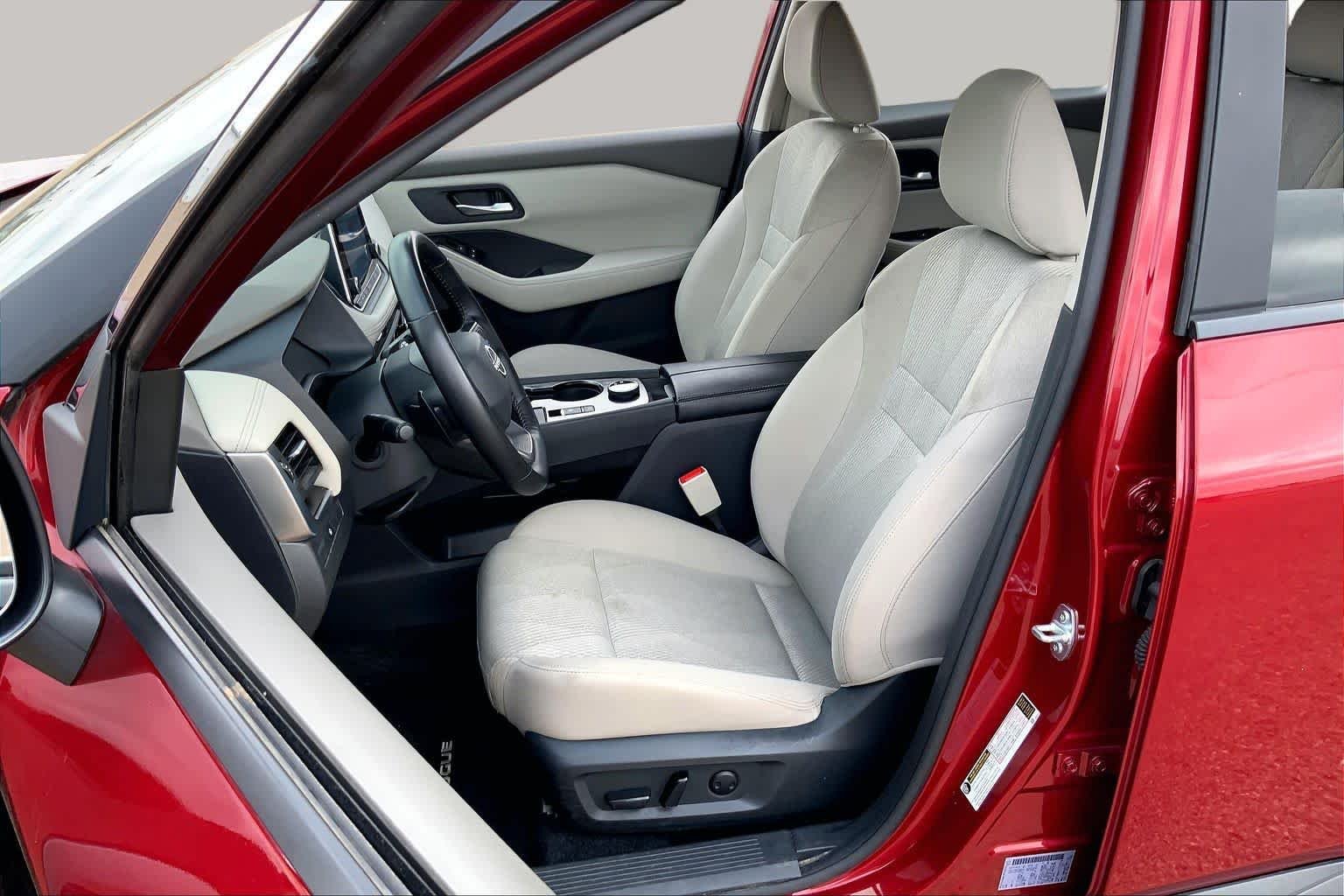 Used 2025 Scarlet Ember Tintcoat Nissan SV image 8