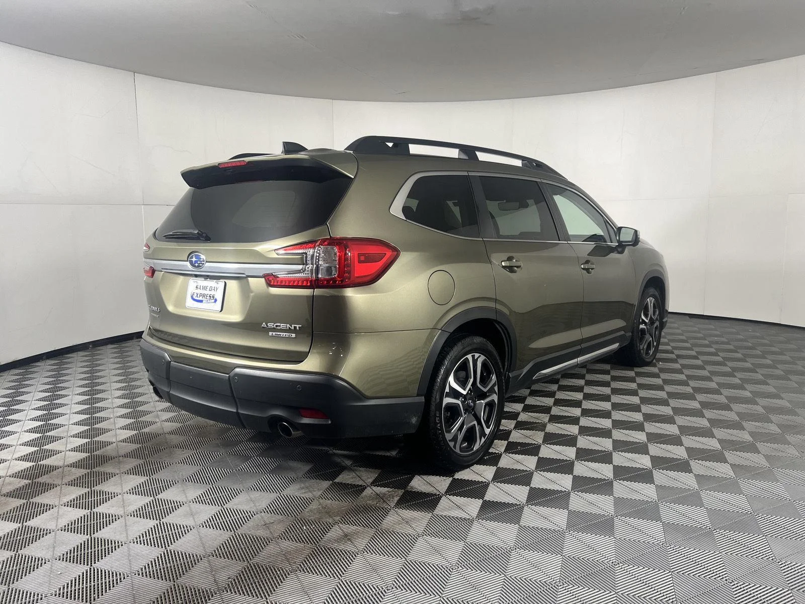 Used 2023 Autumn Green Metallic Subaru Limited image 37