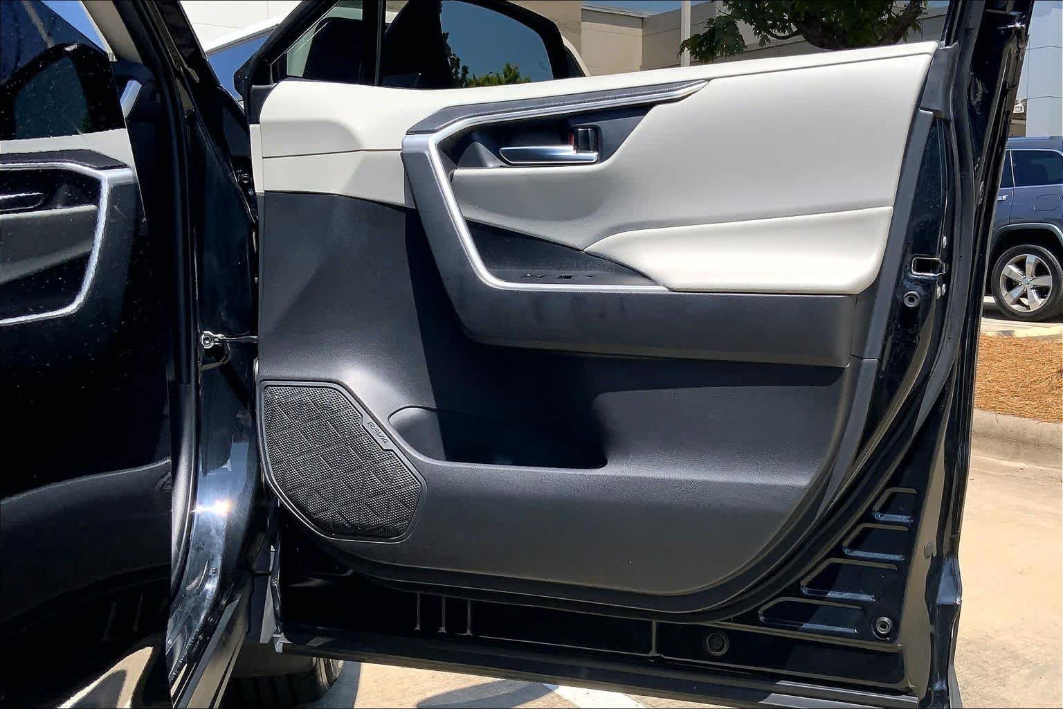 2024 Toyota RAV4 XLE - Photo 23