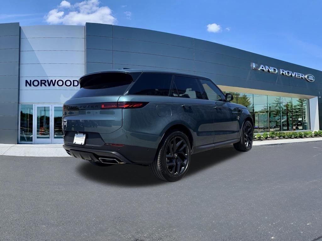 Used 2024 Green Land Rover SE image 4