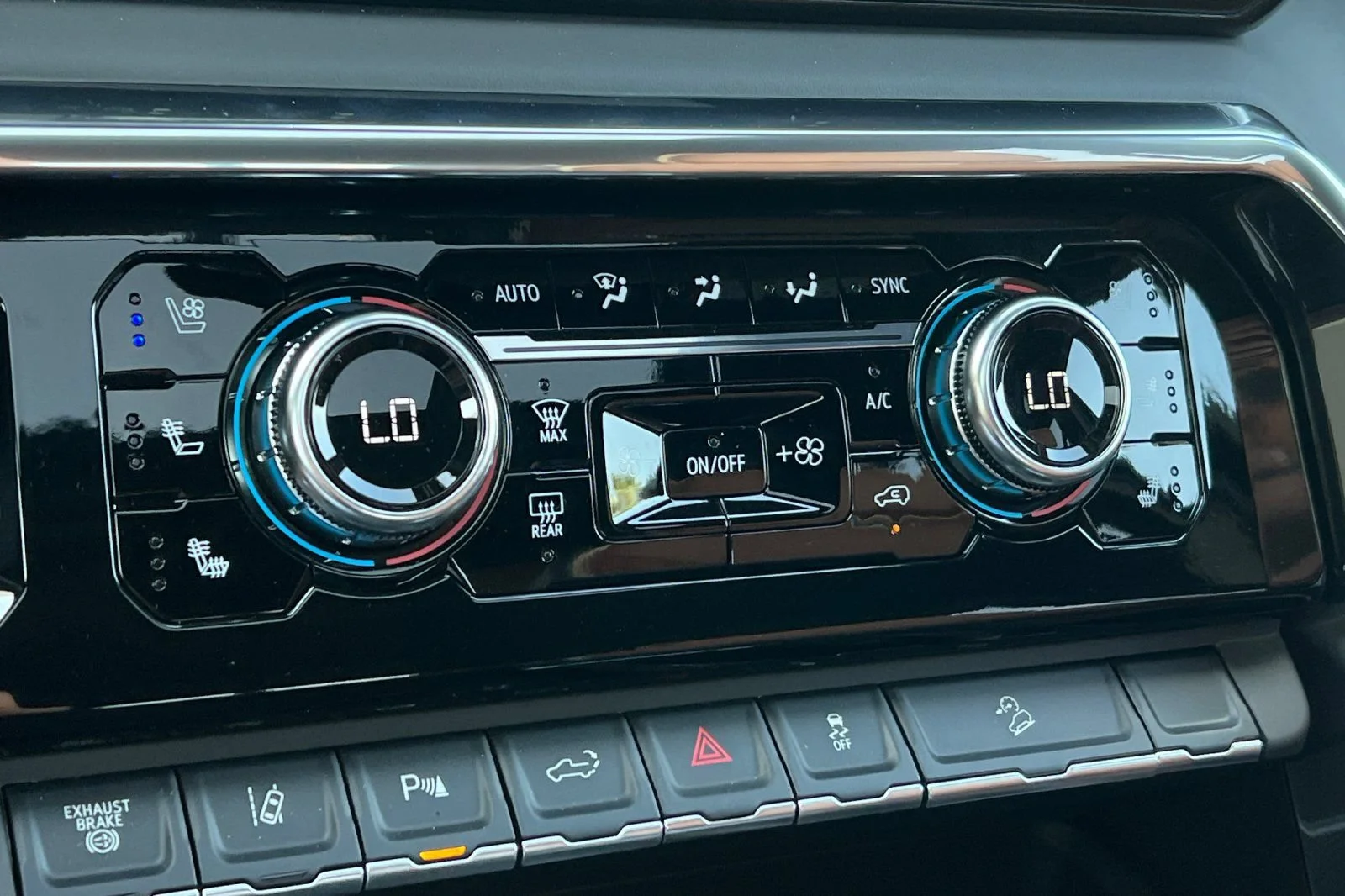 2026 GMC Sierra 2500HD Denali Ultimate - Photo 18