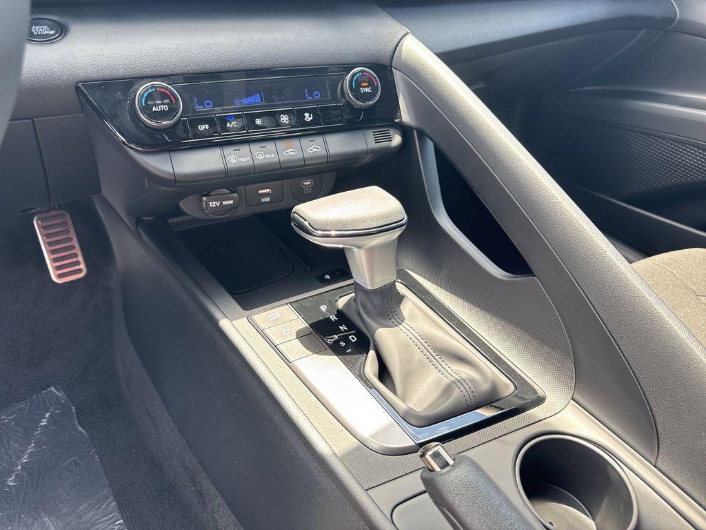 2025 Hyundai Elantra SEL - Photo 29