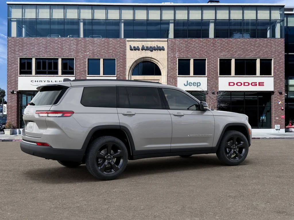 New 2026 Silver Zynith Exterior Paint Jeep Limited image 4