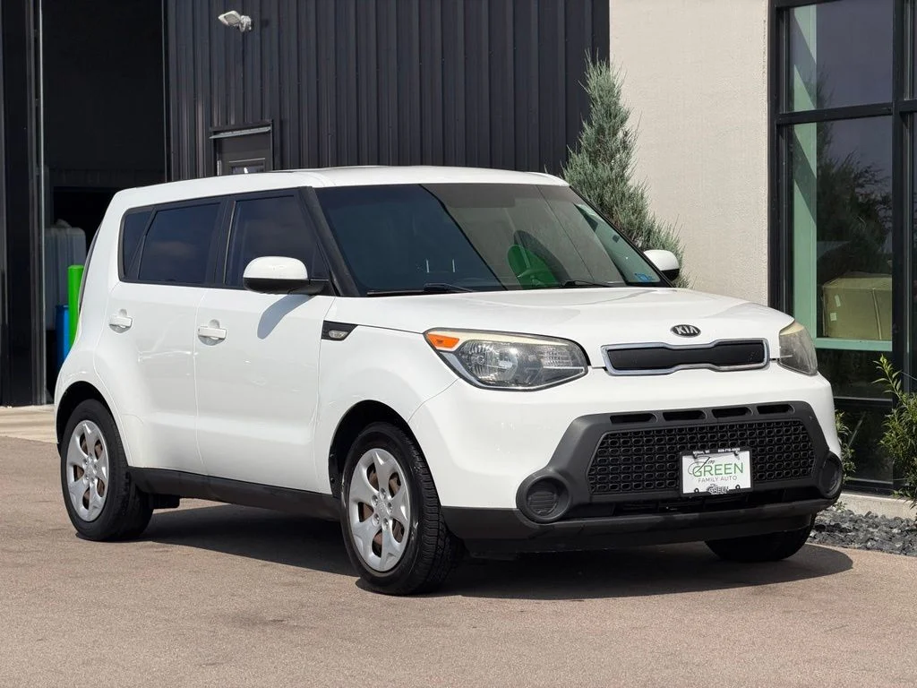 Used 2014 White Kia Base image 4