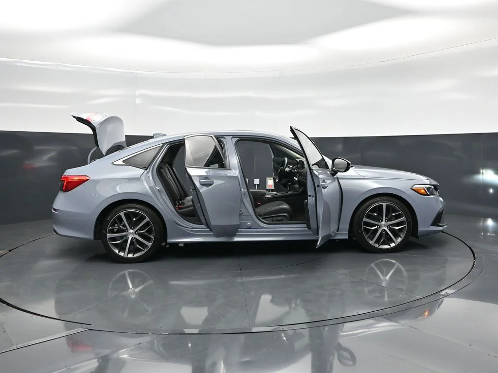 Used 2024 Gray Honda Touring image 4