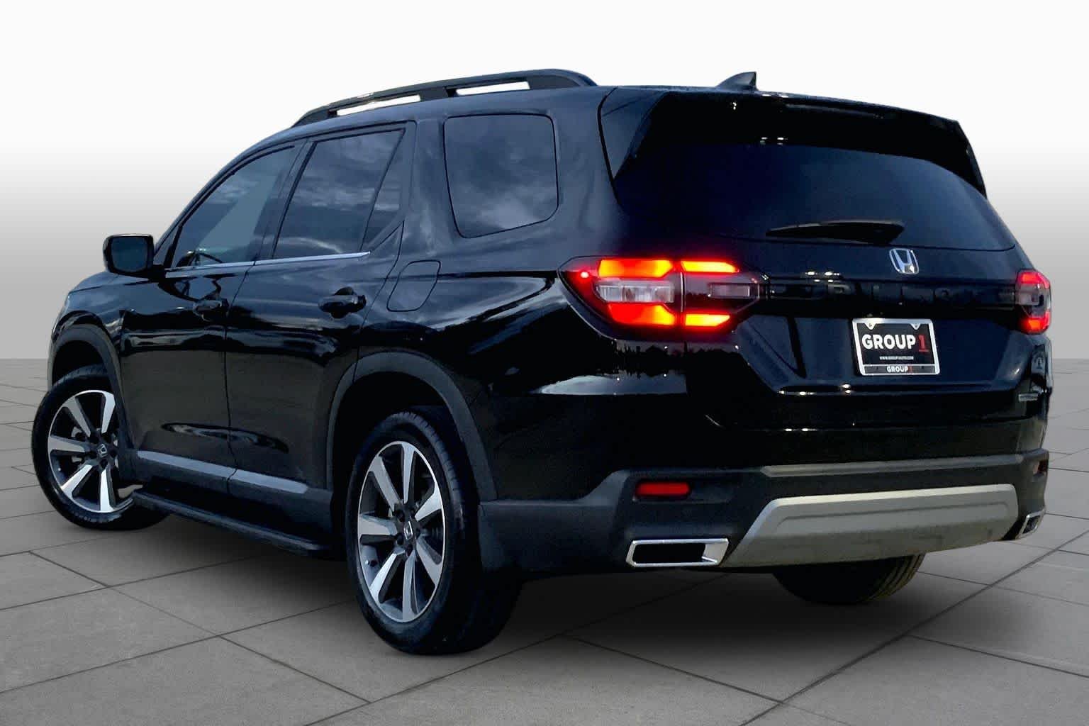 Used 2025 Crystal Black Pearl Honda Touring image 11