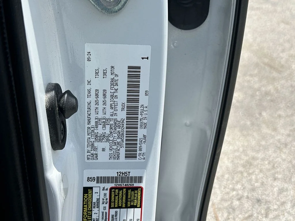 2025 Toyota Tundra Limited - Photo 33