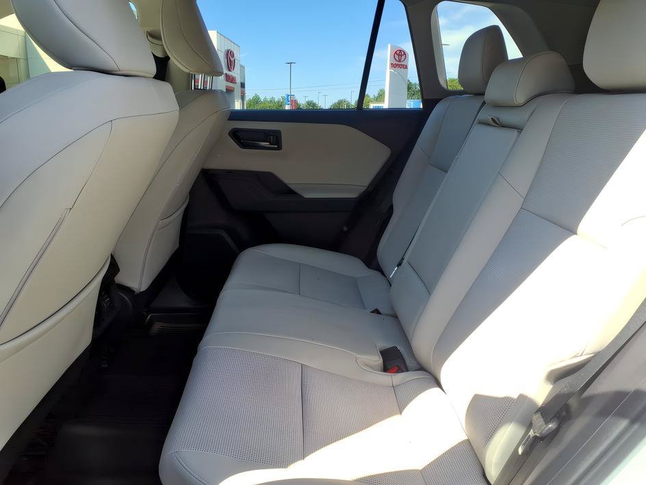 Used 2026 Wind Chill Pearl Toyota XLE Premium image 10