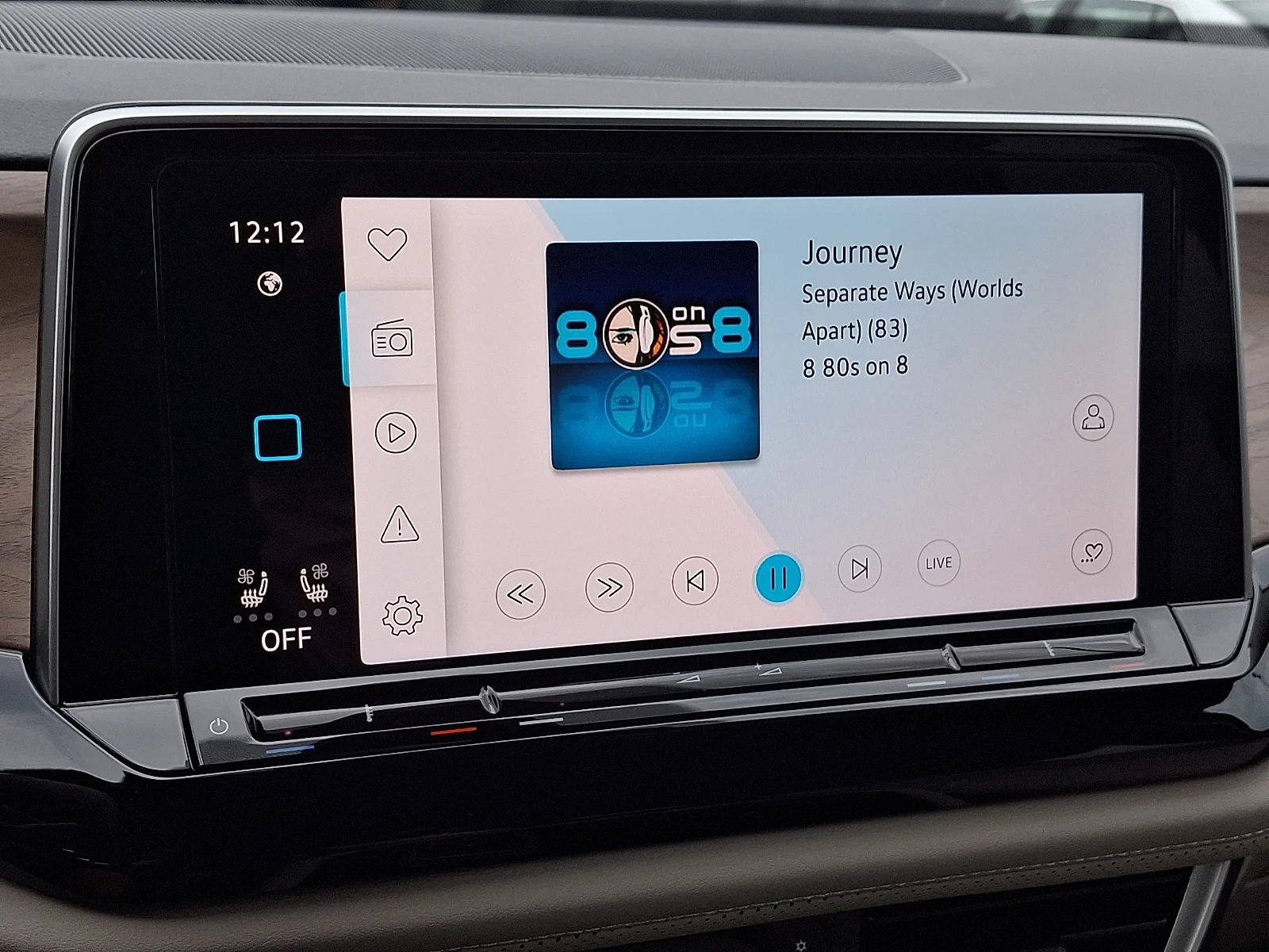 New 2026 Pure Gray - J2J2 Volkswagen SE with Technology image 9