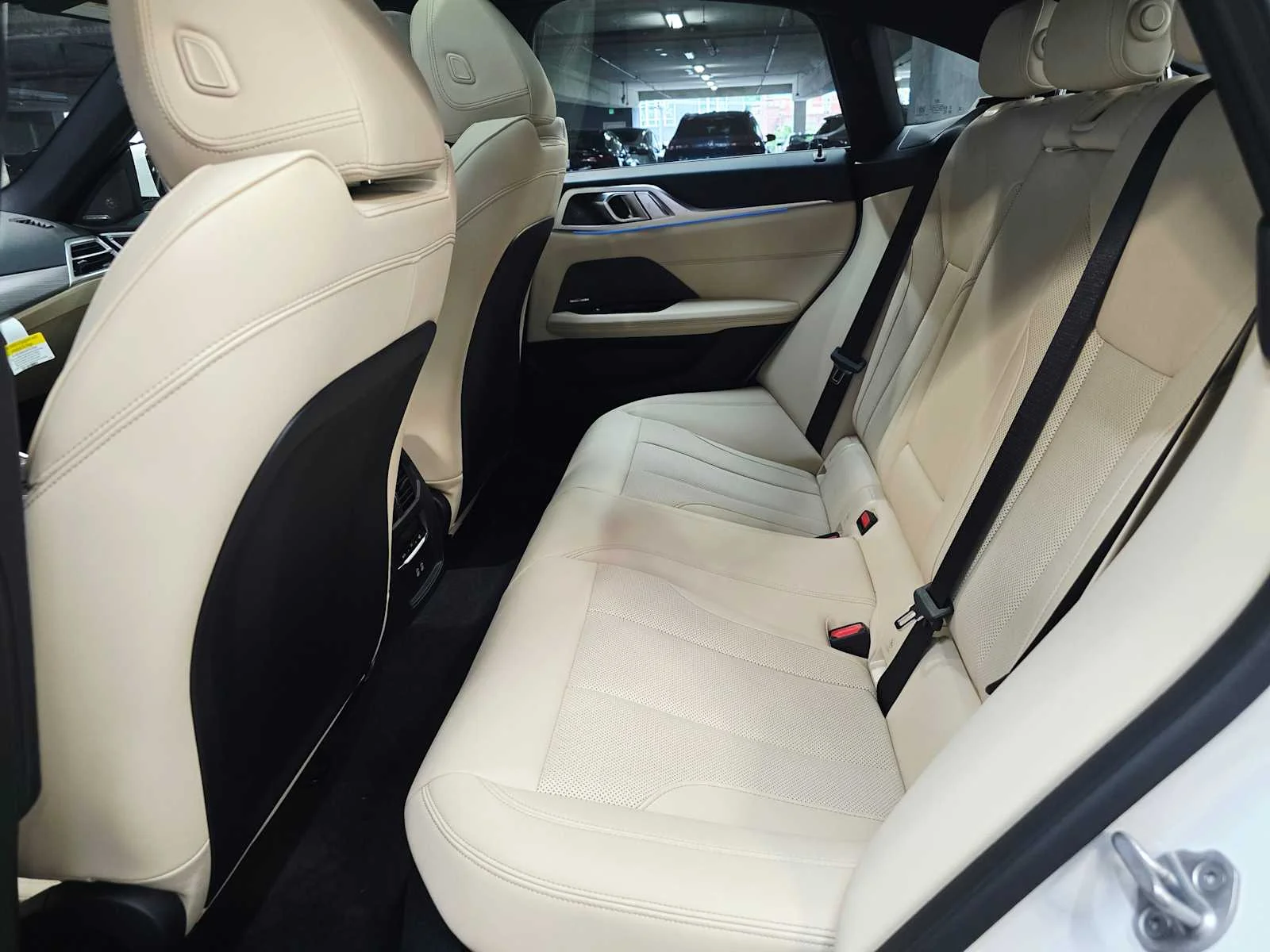 New 2026 Mineral White Metallic BMW xDrive40 image 26