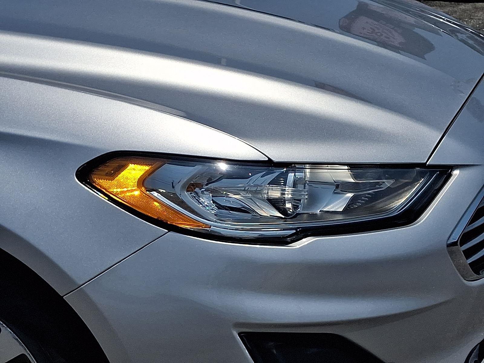 Used 2019 Ingot Silver Ford SE image 9