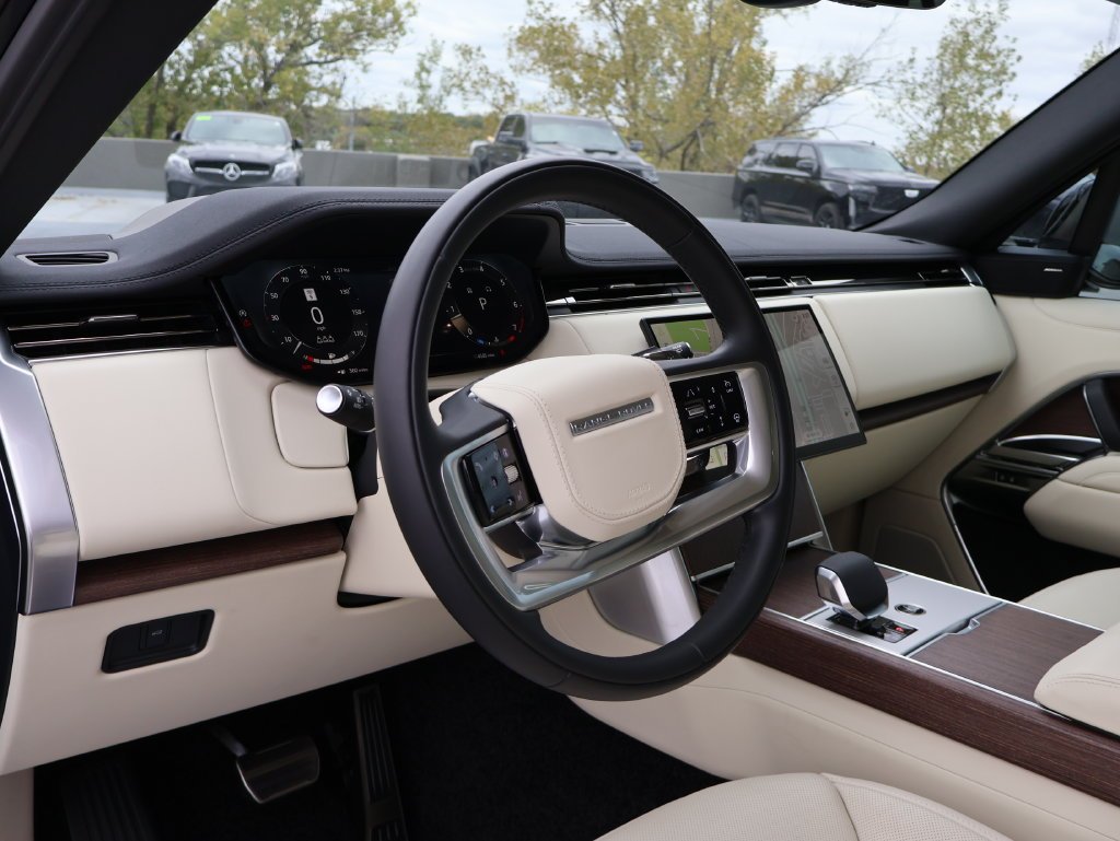 Used 2026 Santorini Black Metallic Land Rover SE image 17