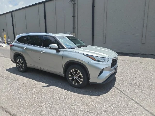 2020 Toyota Highlander XLE 4x2 V6's photo