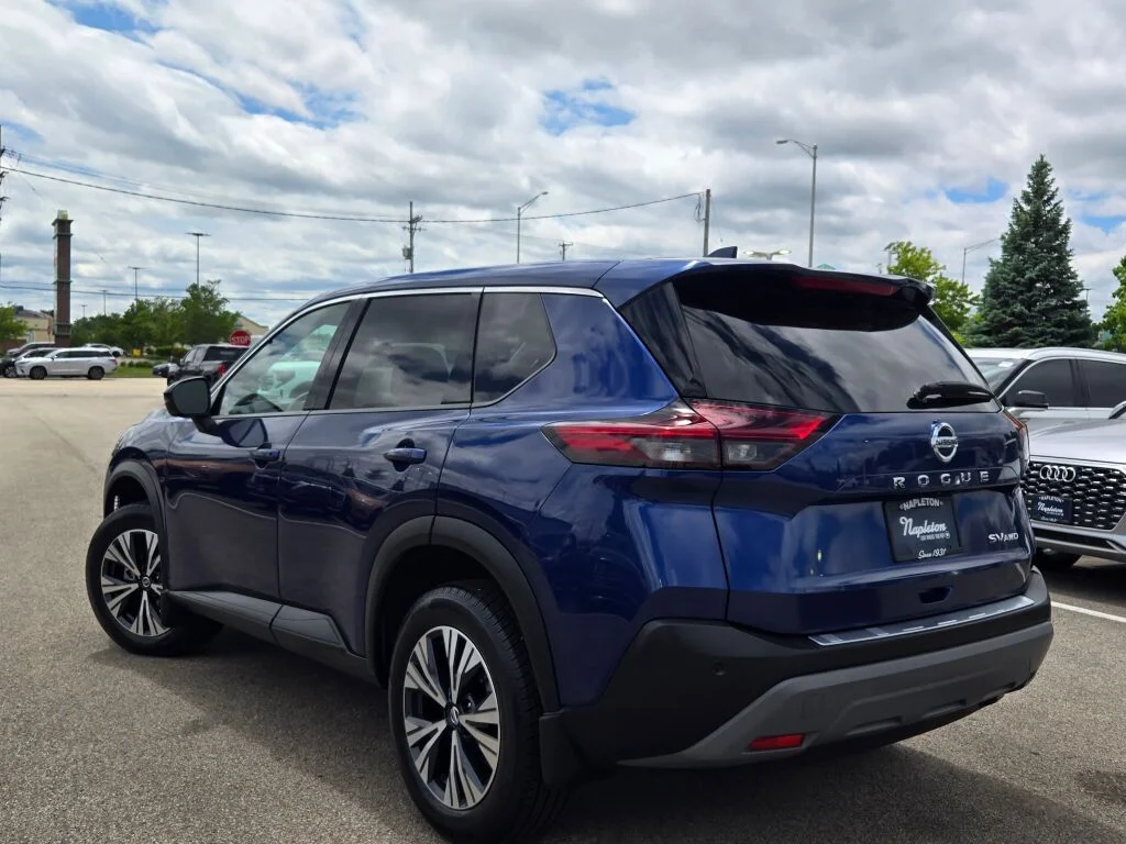 Used 2021 Blue Nissan SV image 13
