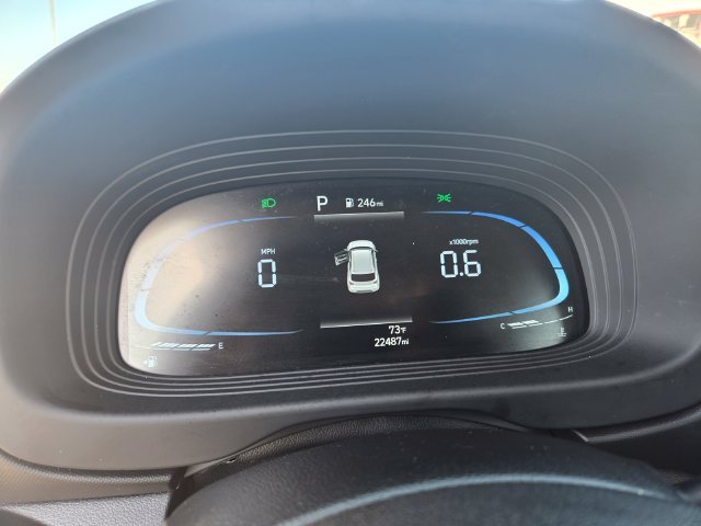 Used 2025 White Hyundai SEL image 18