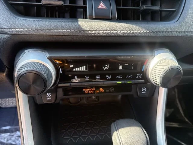 2019 Toyota RAV4 LE - Photo 25