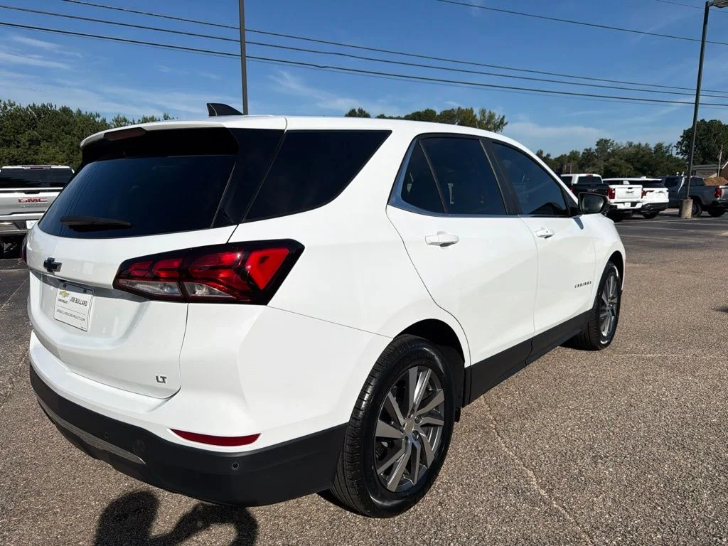 Used 2024 Summit White Chevrolet LT image 5