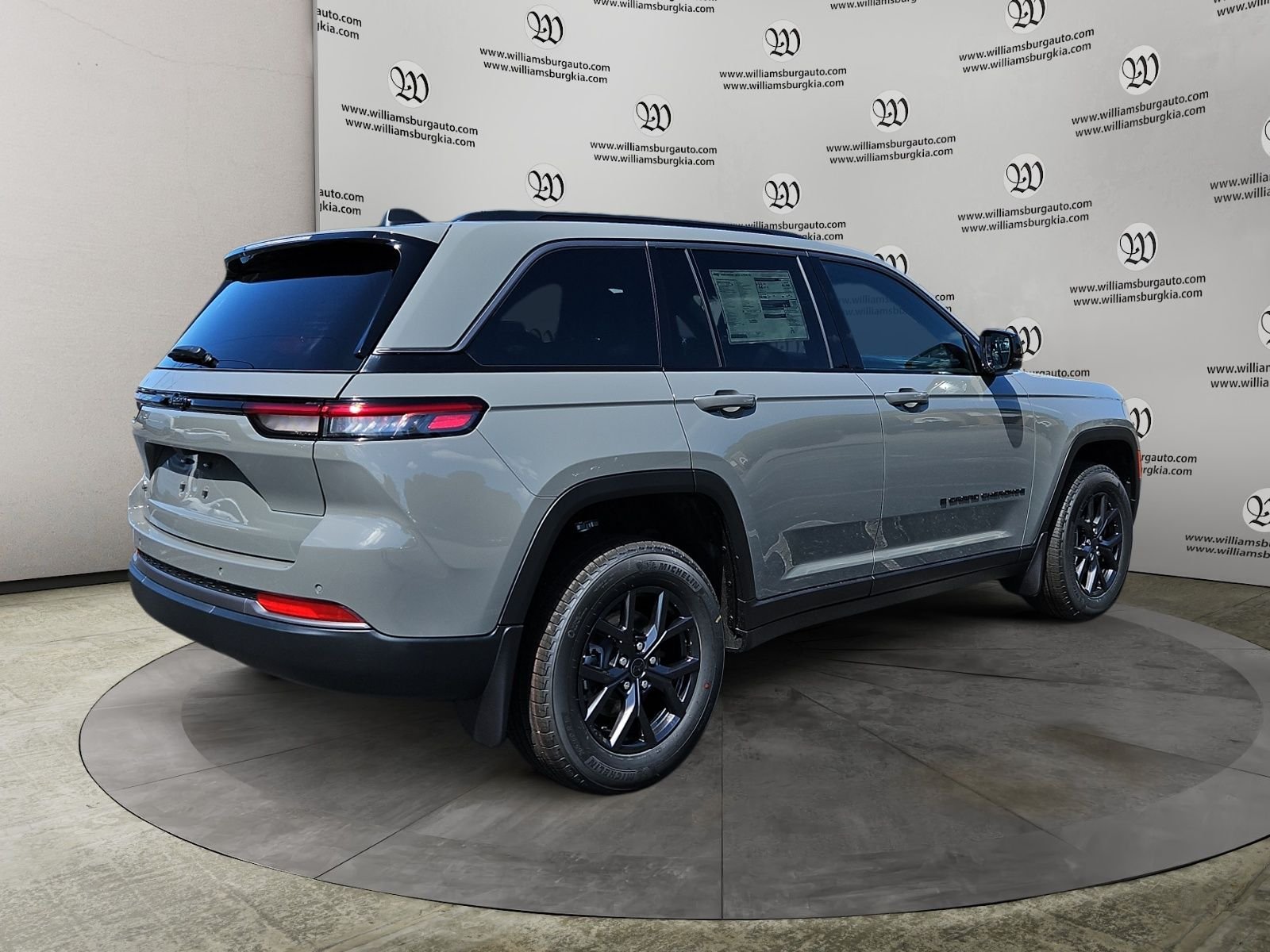 New 2027 Sting-Gray Clearcoat Jeep Laredo Altitude image 5