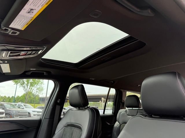 New 2025 Baltic Gray Metallic Clear-Coat Exterior Paint Jeep Altitude X image 29