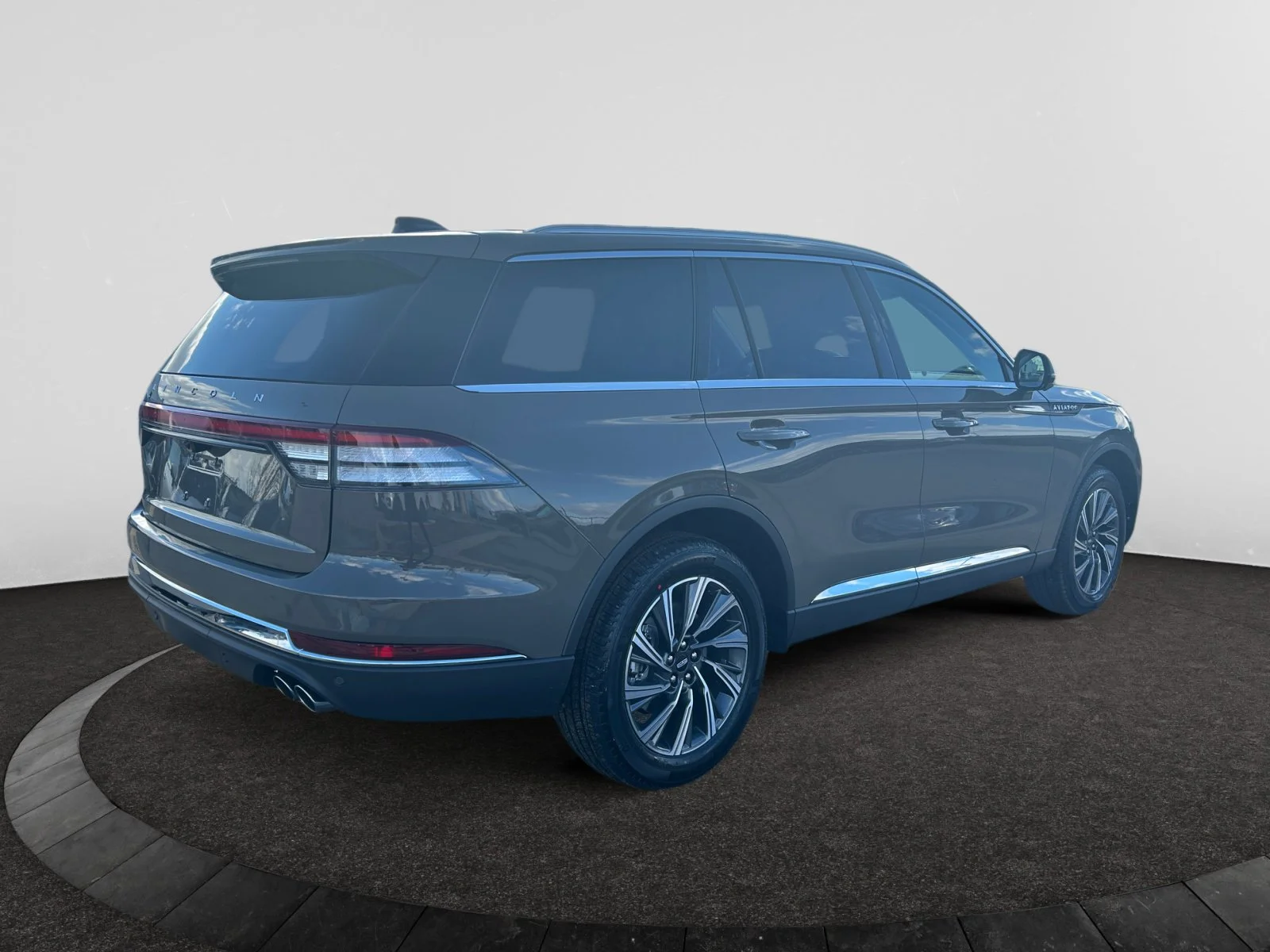 New 2026 Harbour Grey Clearcoat Lincoln Premiere image 5