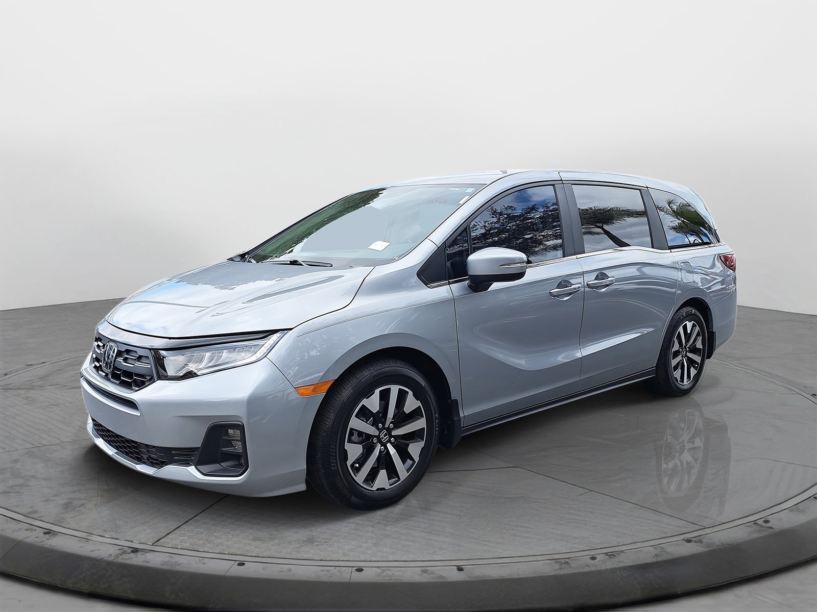 New 2026 Solar Silver Metallic Honda EX-L image 3