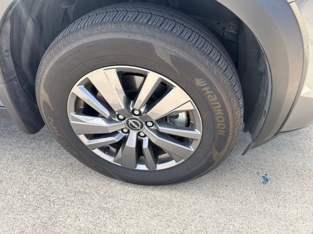 Used 2025 Gray Nissan S image 13