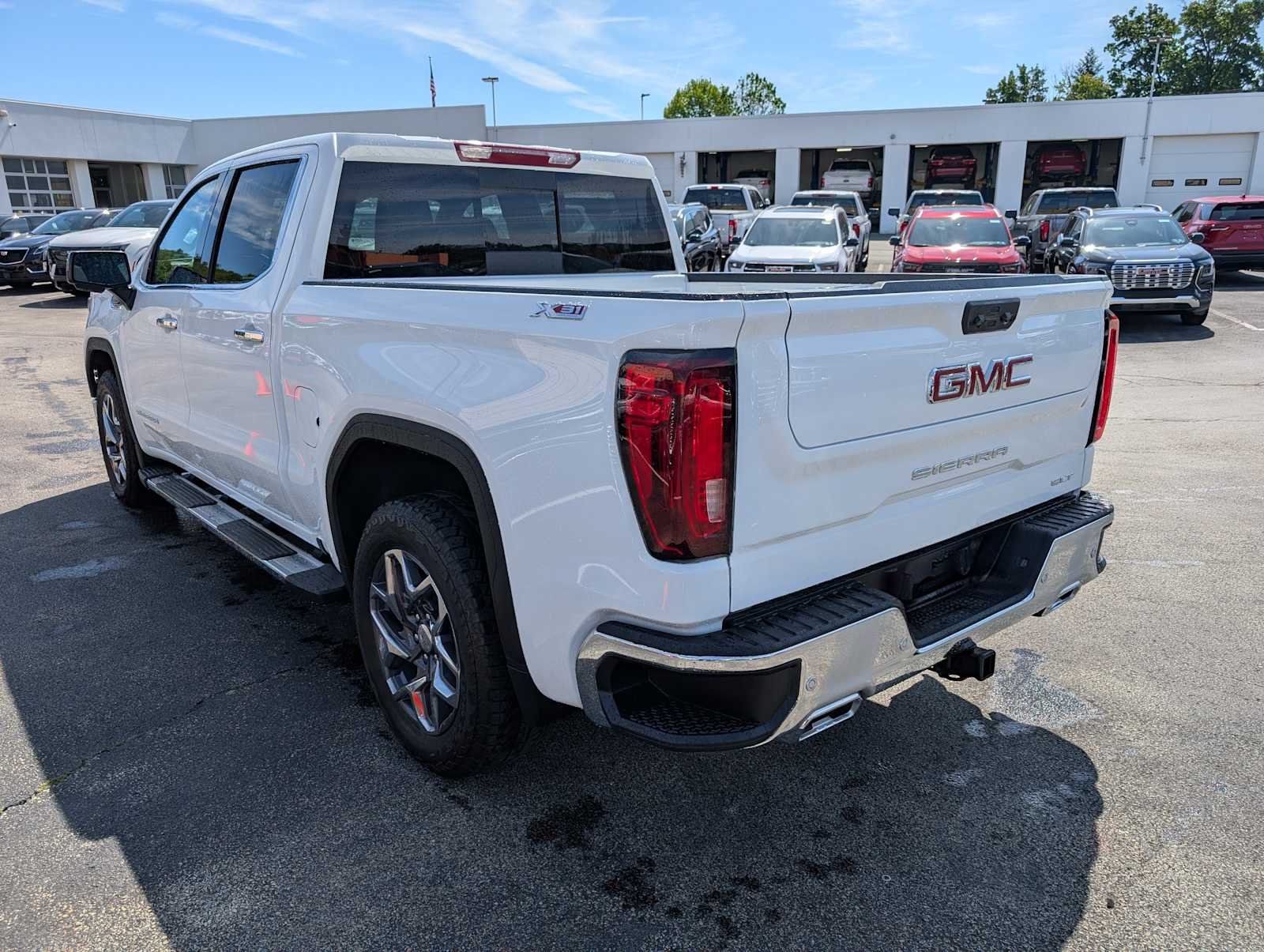 2026 GMC Sierra 1500 SLT - Photo 10