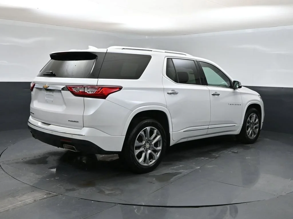 2021 Chevrolet Traverse Premier - Photo 3