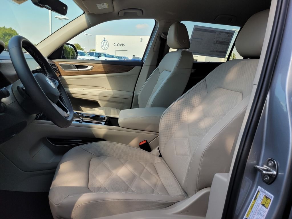 New 2026 Silver Volkswagen 2.0T SE w/Technology image 11