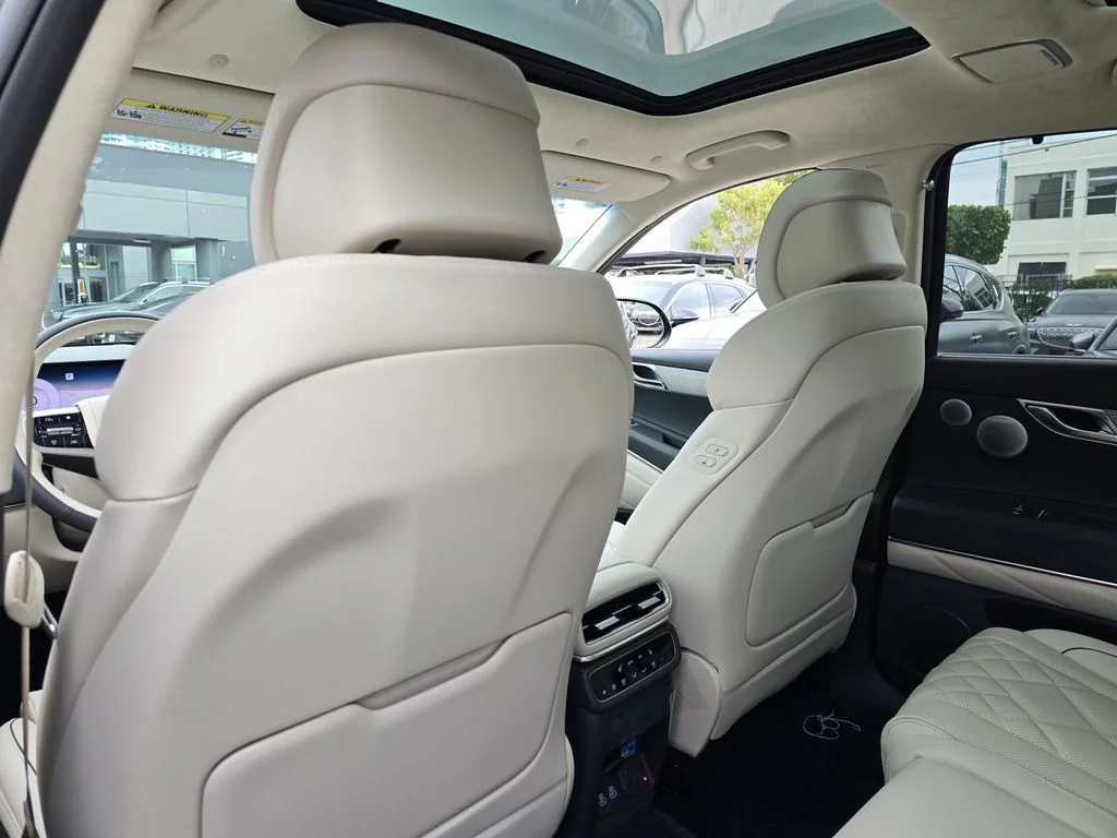 New 2026 White Genesis 3.5T Prestige image 9