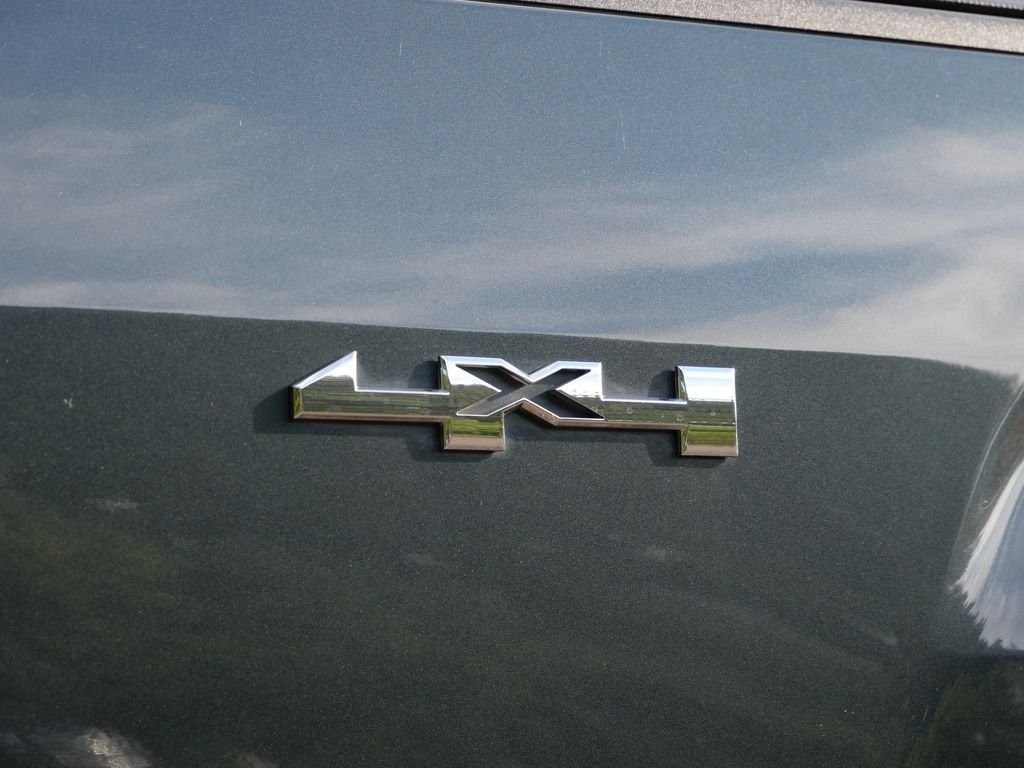 Used 2017 Gray GMC SLT image 8