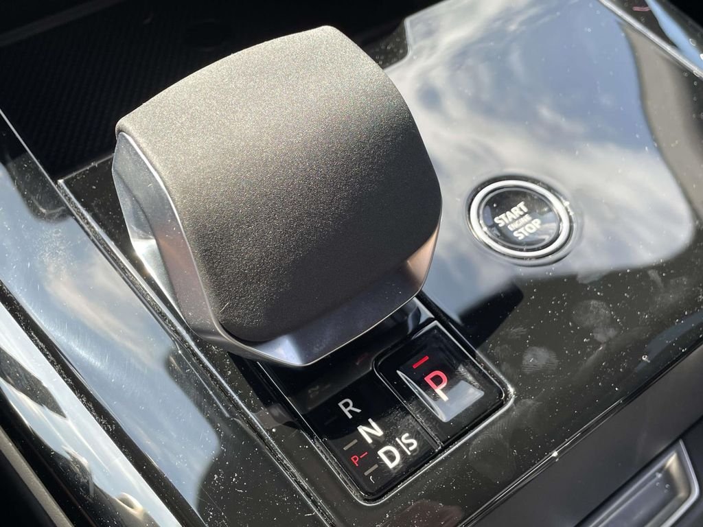New 2026 Carpathian Grey Land Rover Dynamic SE image 31