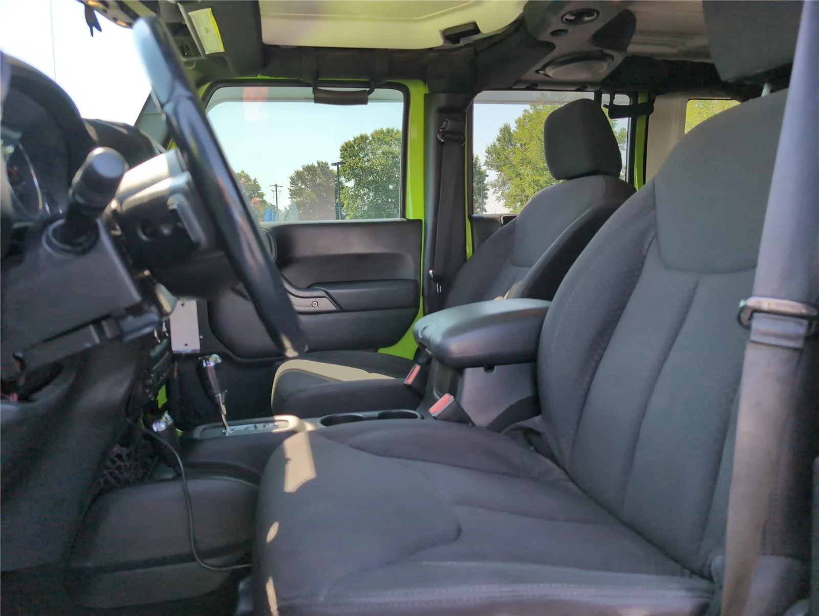Used 2013 Gecko Pearl Jeep Sport image 17