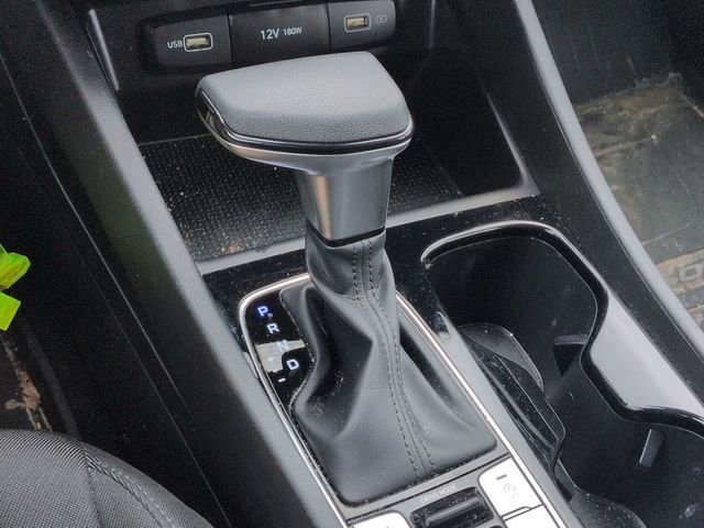 Used 2023 White Hyundai SE image 19