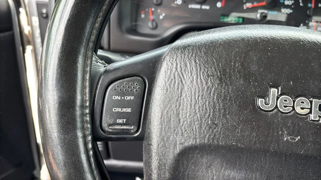 Used 2006 Silver Jeep Unlimited image 22