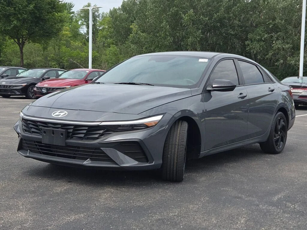 Used 2026 Gray Hyundai SEL Sport image 3