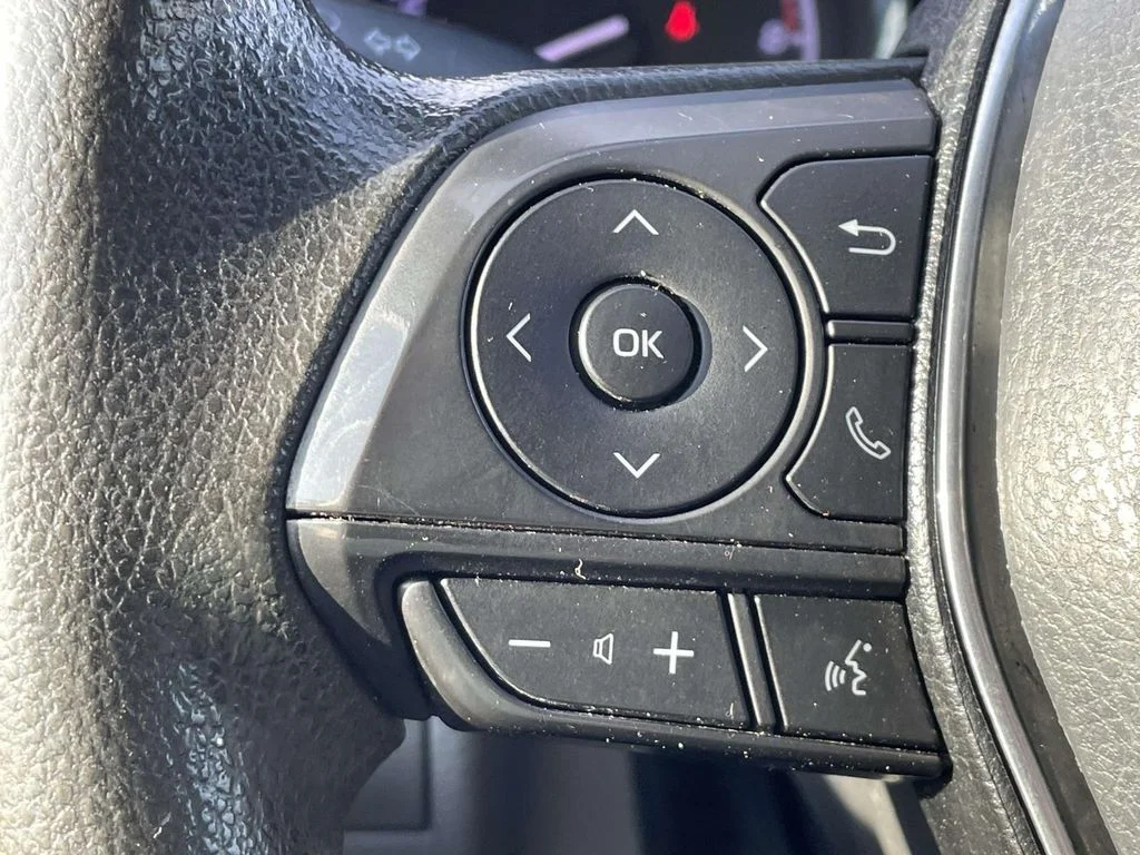 Used 2020 Silver Toyota LE image 28