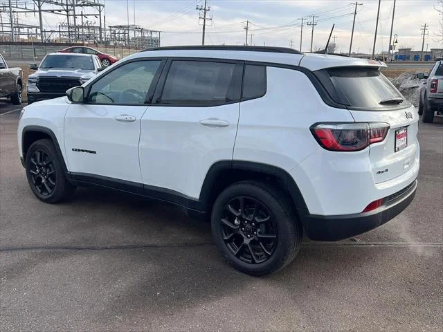 New 2026 Bright White Clearcoat Jeep Latitude image 5
