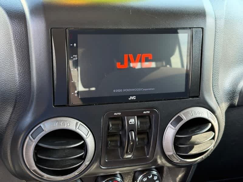 Used 2018 Granite Crystal Metallic Clearcoat Jeep Sport S image 15