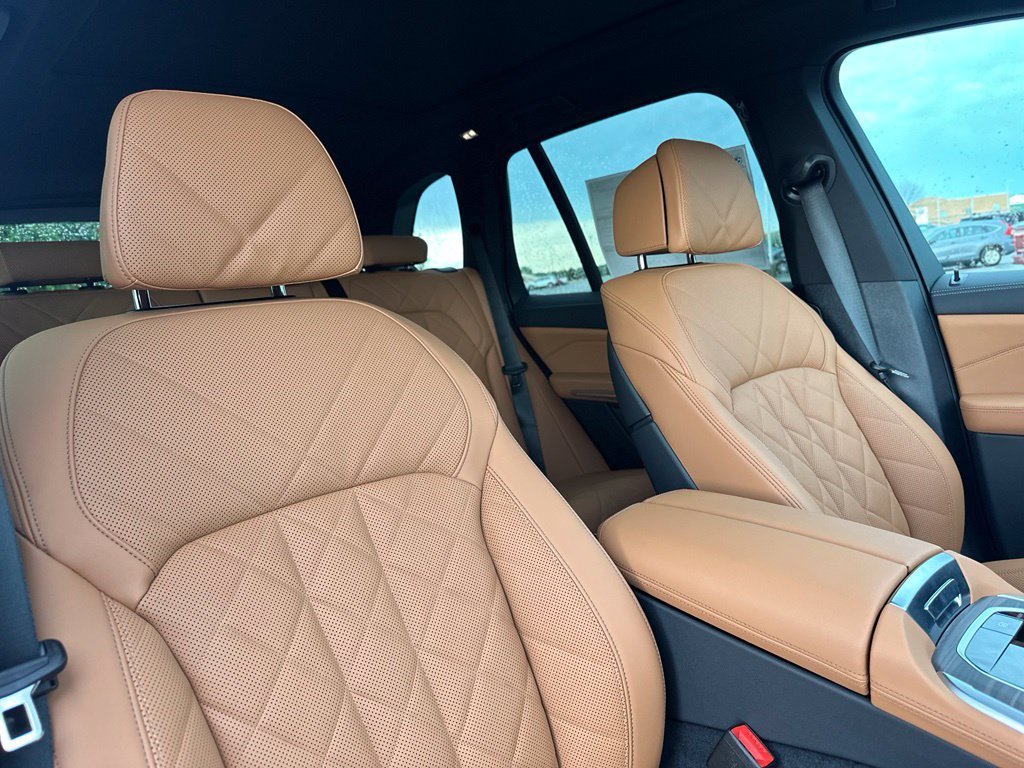New 2026 Carbon Black Metallic BMW xDrive40i image 25