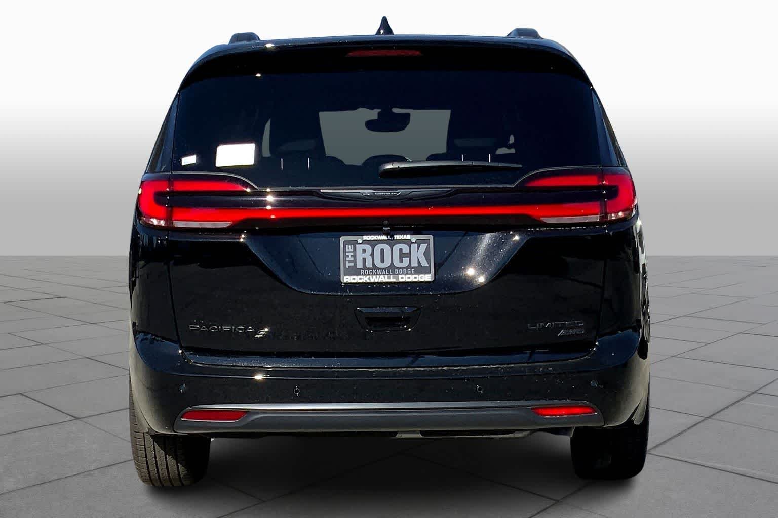New 2026 Diamond Black Crystal Pearl-Coat Exterior Paint Chrysler Limited image 5