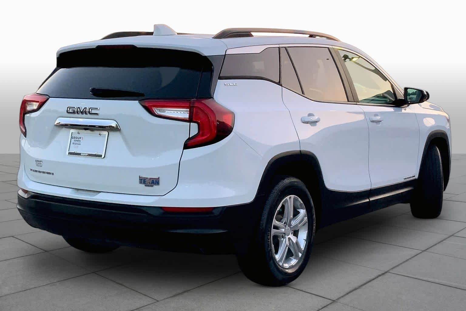Used 2022 Summit White GMC SLE image 12