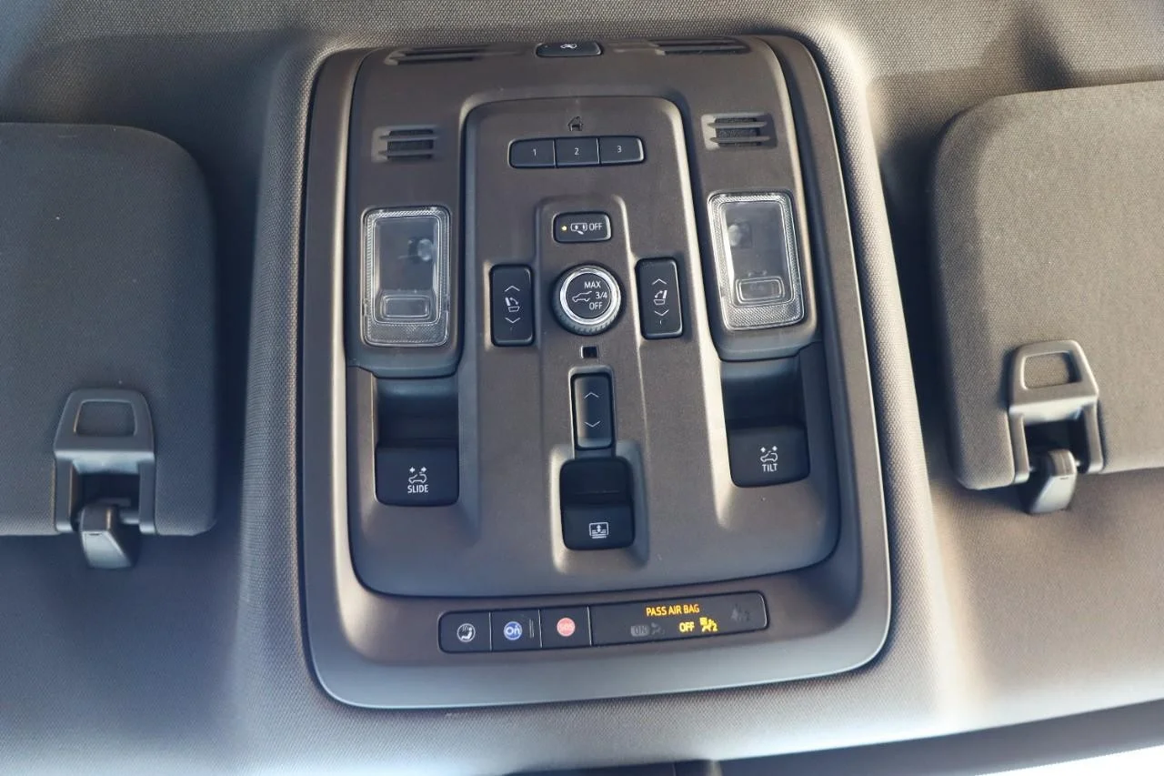 Used 2021 White Frost Tricoat GMC Denali image 24